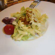 ランチタイムのセットについていたサラダ。