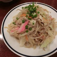 皿ウドン、太麺は焼きそばっぽい