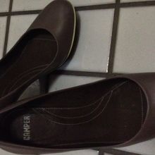 スタンダードな靴もあり。日本よりもお得です。