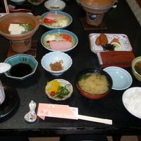 朝食です。朝から湯豆腐です。とても贅沢な気分です。