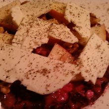 りんごとビーツの前菜。