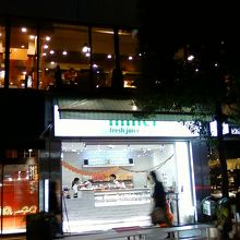 地元のケーキ屋さん、という感じ。