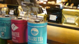 麻布十番の玄関にふさわしいお店。