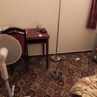 クーラーがなく扇風機のみでした。