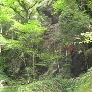 紅葉の名所不動峡の見所の一つ