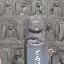 とろけ地蔵の横にある可愛い地蔵