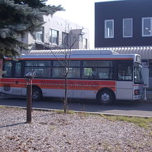 標準的なバスのデザインはこんな感じです