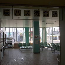 名寄駅前の待合所は、各バス会社共通の施設となっています