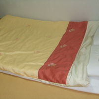 オンドルなので布団が薄いです