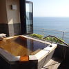 海を眺めながらの客室露天風呂