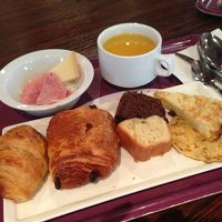 朝食です。種類こそ多くはないですがおいしかったです。