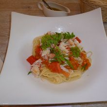 かにとトマトの冷製パスタ