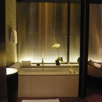 バスタブは窓際に