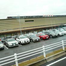バスから写した空港全景
