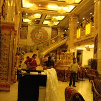 豪華絢爛たるロビー