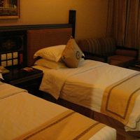 ベッドルームの横には大量のボタン