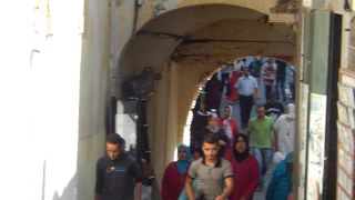 モロッコの町に残る昔ながらの古い町並み「メディナ」