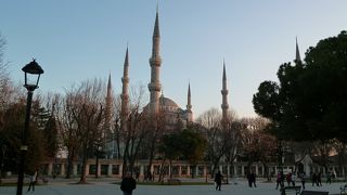 内部のドームは圧巻