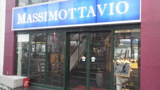 職人が薪窯で焼いたナポリピッツァ「マッシモッタヴィオ（Massimottavio）」～永福町～