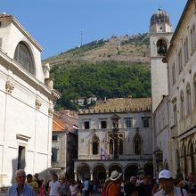 旧市街より望む