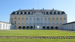 シメントリー建築