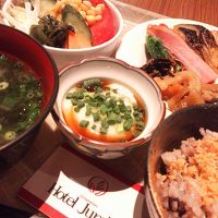 充実の朝食。自然派レストラン「あけびの実」。