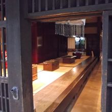 中を覗くと・・