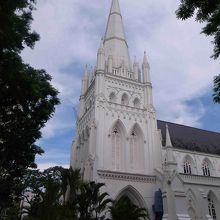 真っ白の尖塔、かっこいい
