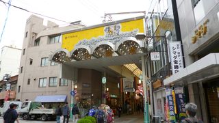 中洲川端商店街は博多リバレインとキャナルシティを結ぶアーケードの商店街です。