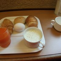パンとドリンクだけの朝食（コンチネンタル）
