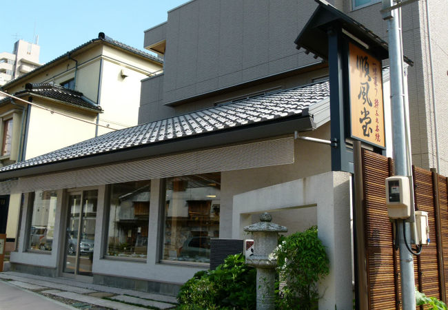 近江町市場の側にある九谷焼のお店「順風堂」