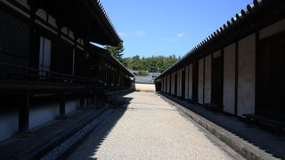 目立たないが重要な建造物。