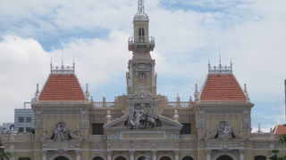 アクセスよし。建物のデザインもきれい。