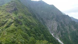 西黒尾根コースは標高差が１２００ｍで日本３大急登の１つ