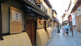 昼間のそぞろ歩きにお勧めです。レストランもいっぱい。