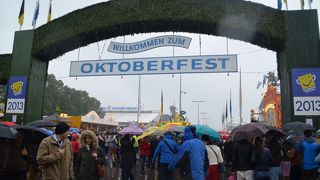 オクトーバーフェスト：ミュンヘンで開催される世界最大規模のビール祭り