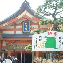 紅葉八幡宮本殿を正面に見る