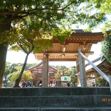 表参道の石段と鳥居・山門