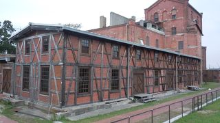 レンガ造りのとっても立派な昔のビール工場（国の登録有形文化財です）。