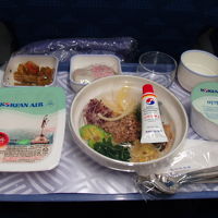 機内食のビビンバ。超うまい。
