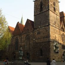 マルクト広場の入り口に当たる教会