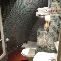 きれいだけど、シャワーカーテンがありません