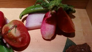 野菜とお刺身が新鮮です。