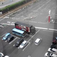 ペプシのトラックだけど、この人たちのツアー関係者？