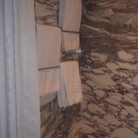 壁がシックで落ち着きがあります