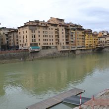 ゆったりと流れる。