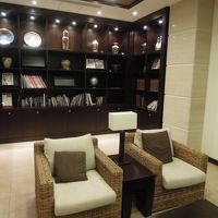 いい香りのするロビー。本を読み切れず…