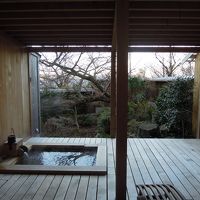 部屋にある露天風呂。静かならよかったけど…