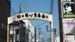 通りをのんびり歩くのは楽しいです。