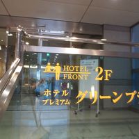 2階の入り口に上がる階段から